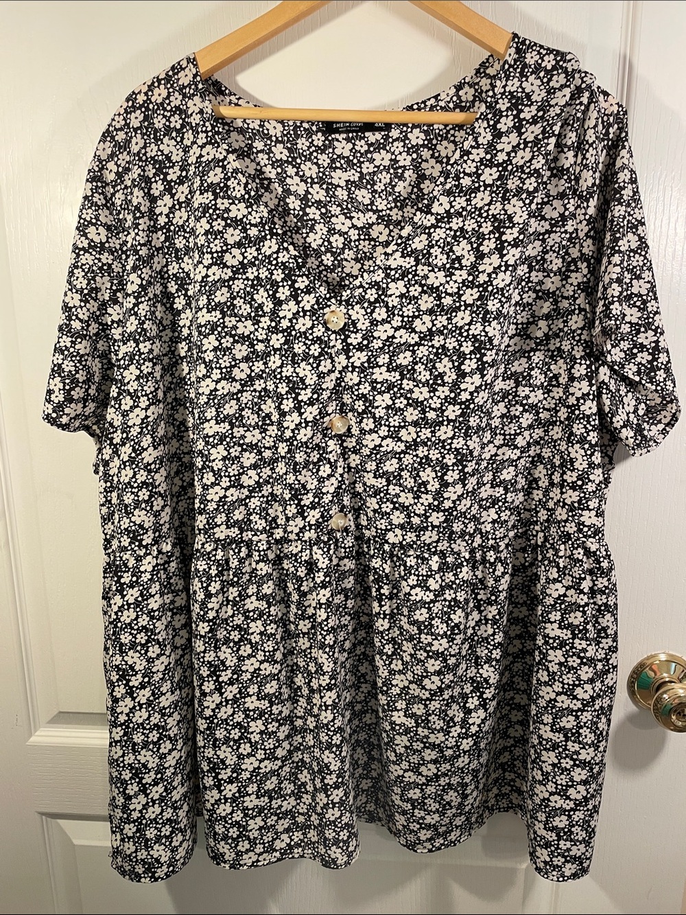 SHEIN Black and White Floral Button-Front Tunic